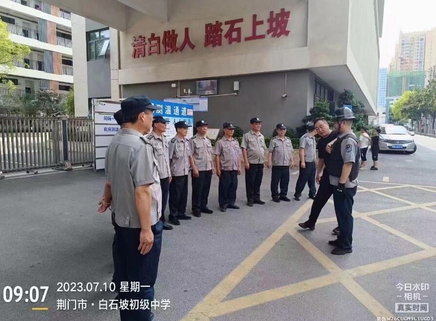 獵鷹防暴演練進(jìn)校園，筑起安全線